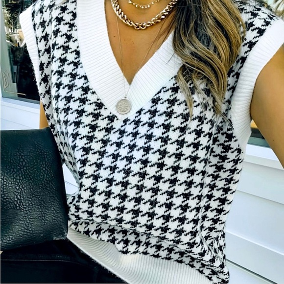 Vici Zabana Houndstooth Knit Sweater Vest in Size Medium - Picture 1 of 7
